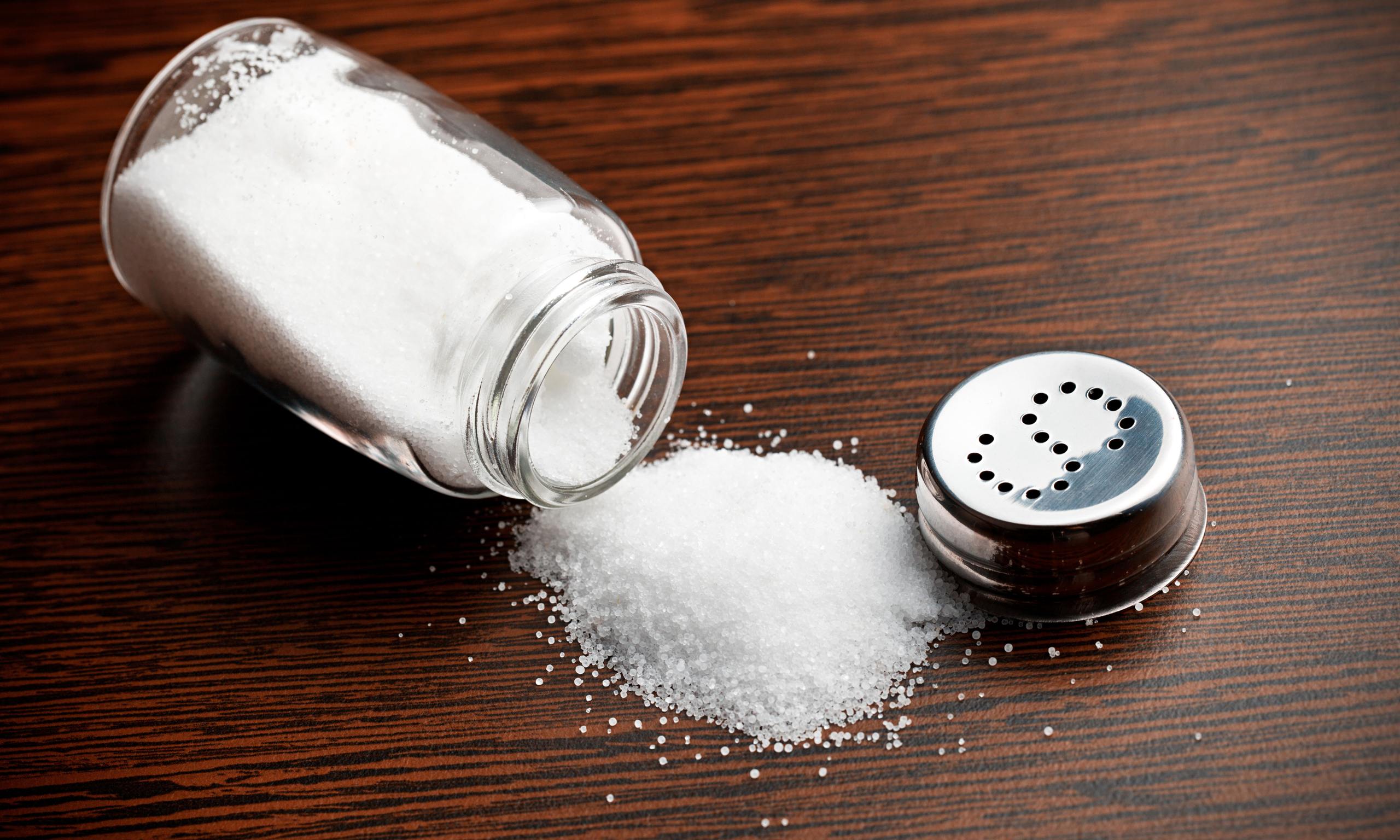 چقدر  در روز نمک مصرف کنم