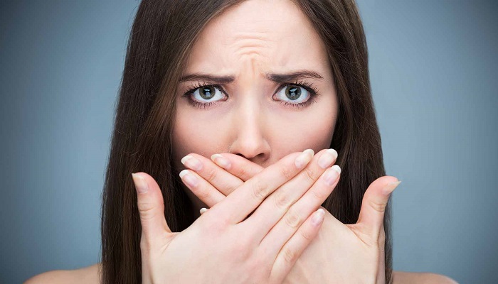 علل ایجاد بوی بد دهان چیست؟