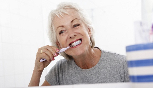 بیماریهای دندانی در دوران پس از یایسگی را جدی بگیرید