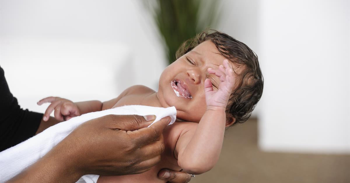 علائم، تشخیص و درمان رفلاکس شیر در نوزادان