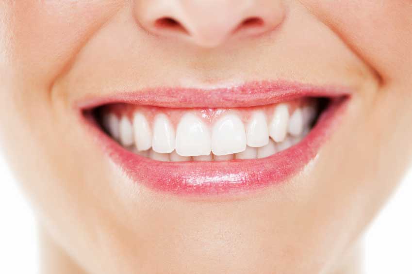 تجربه دندانهای سفید با این مواد در خانه