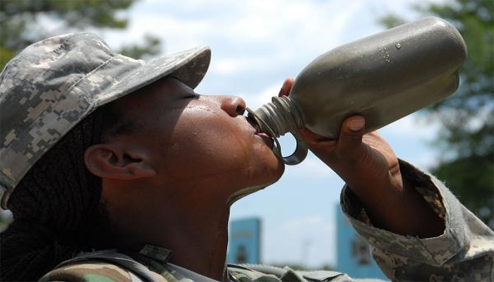 برای مقابله با استرس خود آب بنوشید