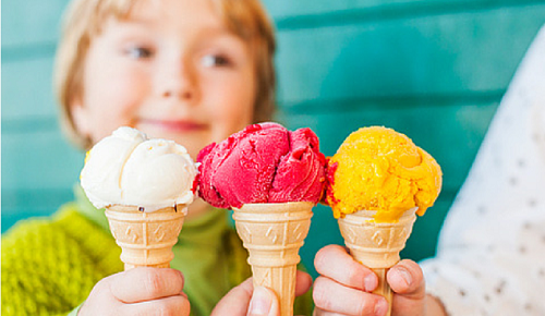 از چه سنی به کودک بستنی بدهیم؟