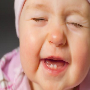 دغدغه های همراه با دندان دراوردن کودکان