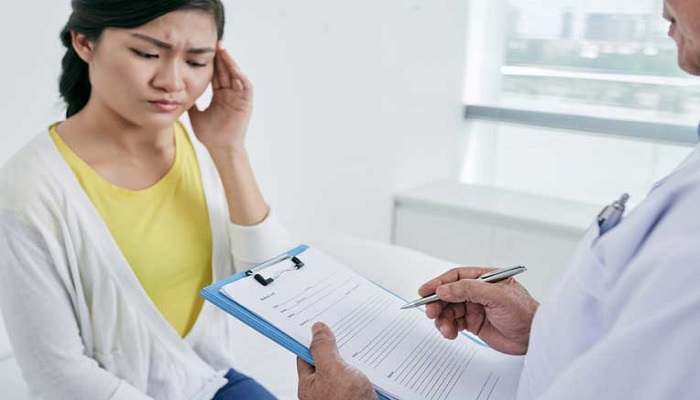 5 سوال مهم از پزشک در مورد سردرد
