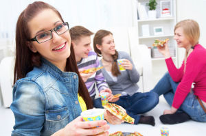 رژیم غذایی مناسب برای  نوجوانان کدام است؟