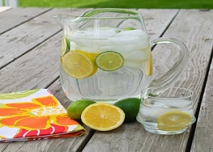 فواید مصرف آب لیموترش در جهت حفظ سلامت و کاهش وزن